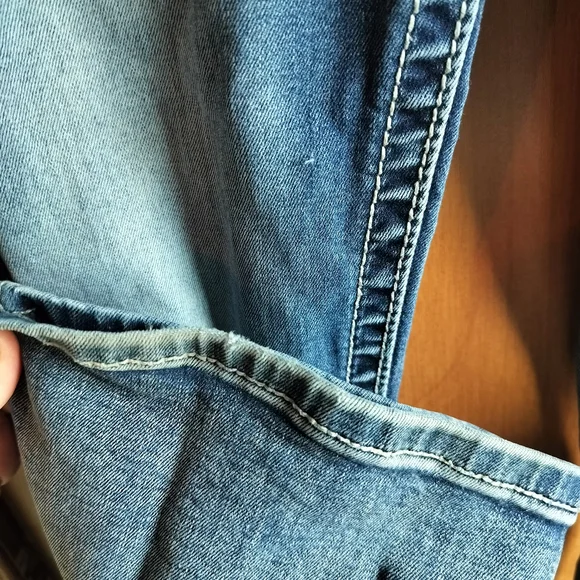 Miss Me Chloe Boot Cut Jeans with Cross Embroidery & Rhinestone Detail Size 28 - Picture 9 of 13